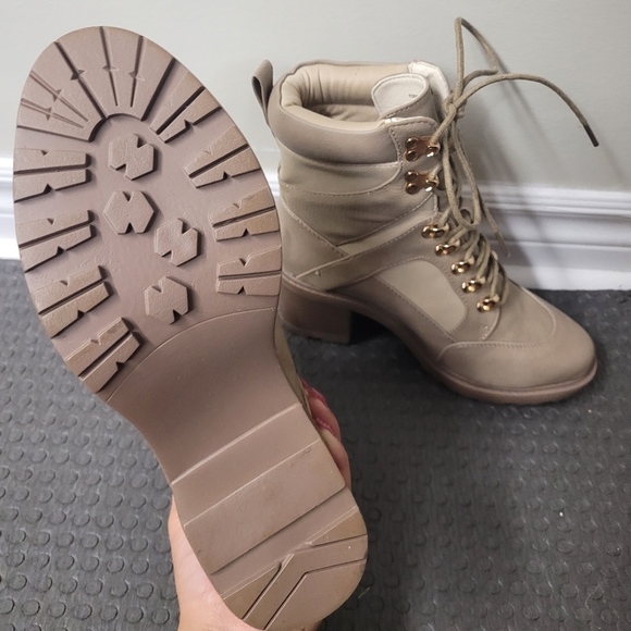 Boots - Picture 5 of 6